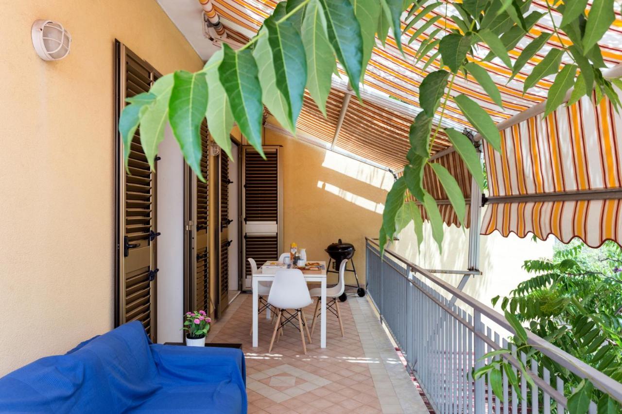 דירות אסראלה Casa Di Clara מראה חיצוני תמונה